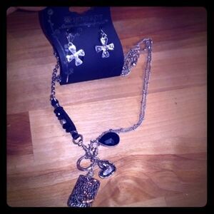 Howard"s Necklace & Earrings Gift Set